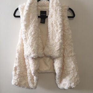 Me Jane Faux Fur Cream Vest Size Large